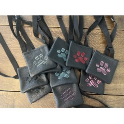 ONEGA godbidstaske i lder med swarowski sten