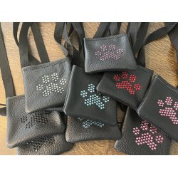 ONEGA godbidstaske i lder med swarowski sten